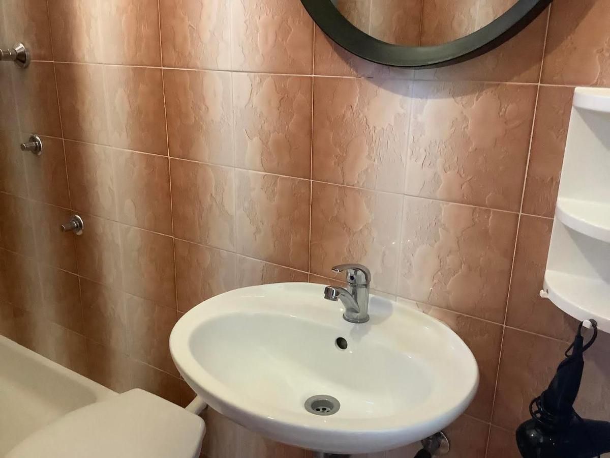 Rooms 22 - Beachfront Primošten Екстериор снимка