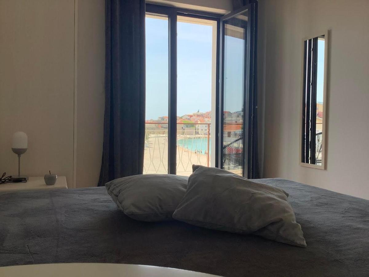 Rooms 22 - Beachfront Primošten Екстериор снимка