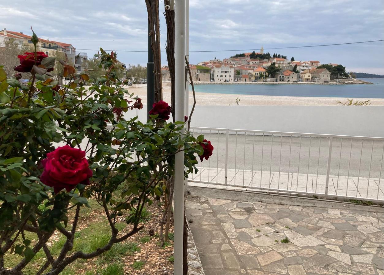 Rooms 22 - Beachfront Primošten Екстериор снимка
